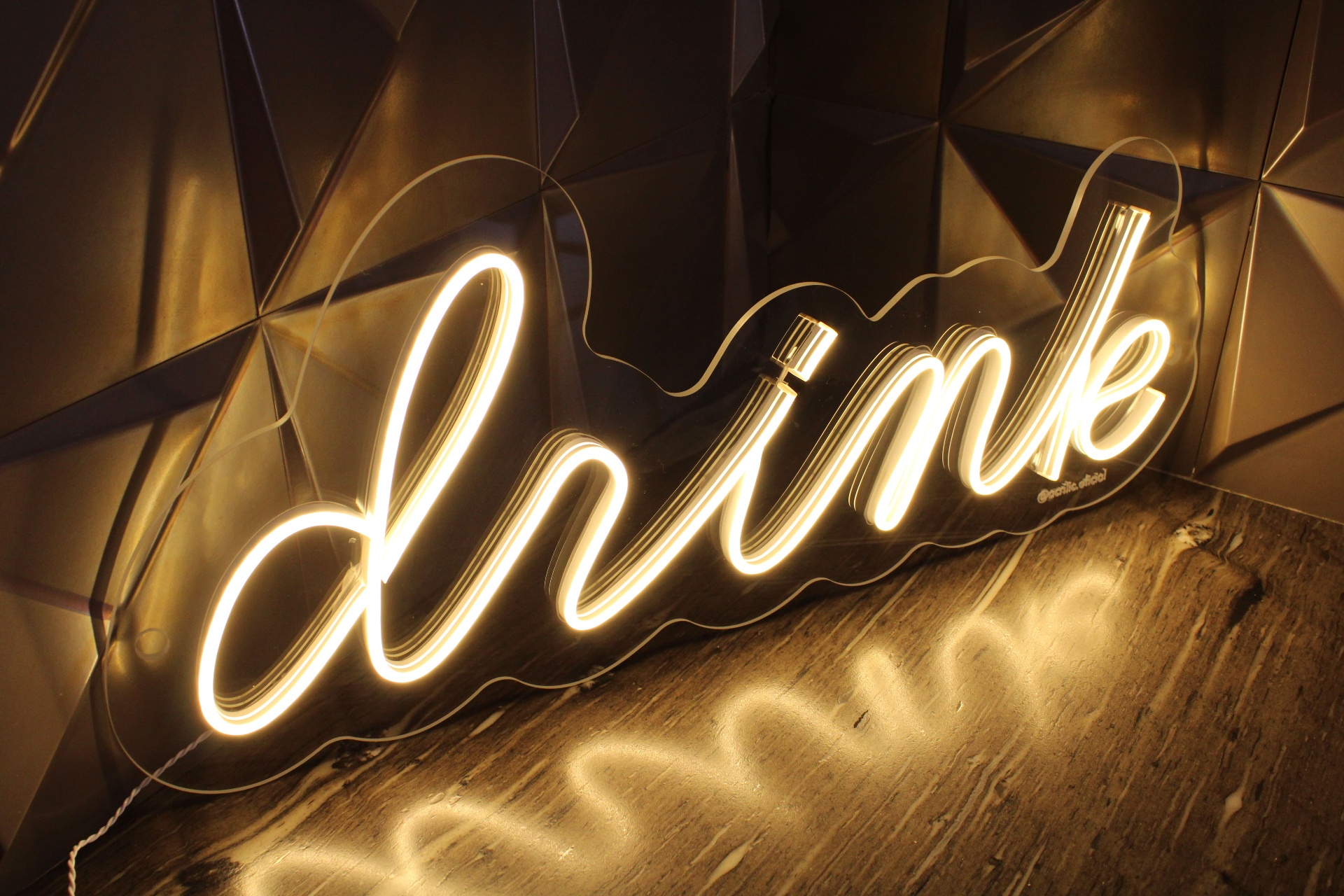 Letreiro neon drink em acrílico