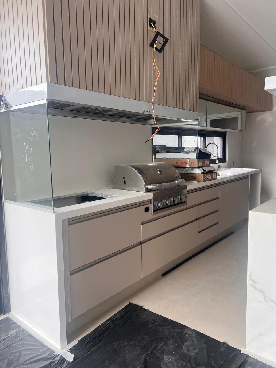 Cozinha planejada XMad com acabamento premium