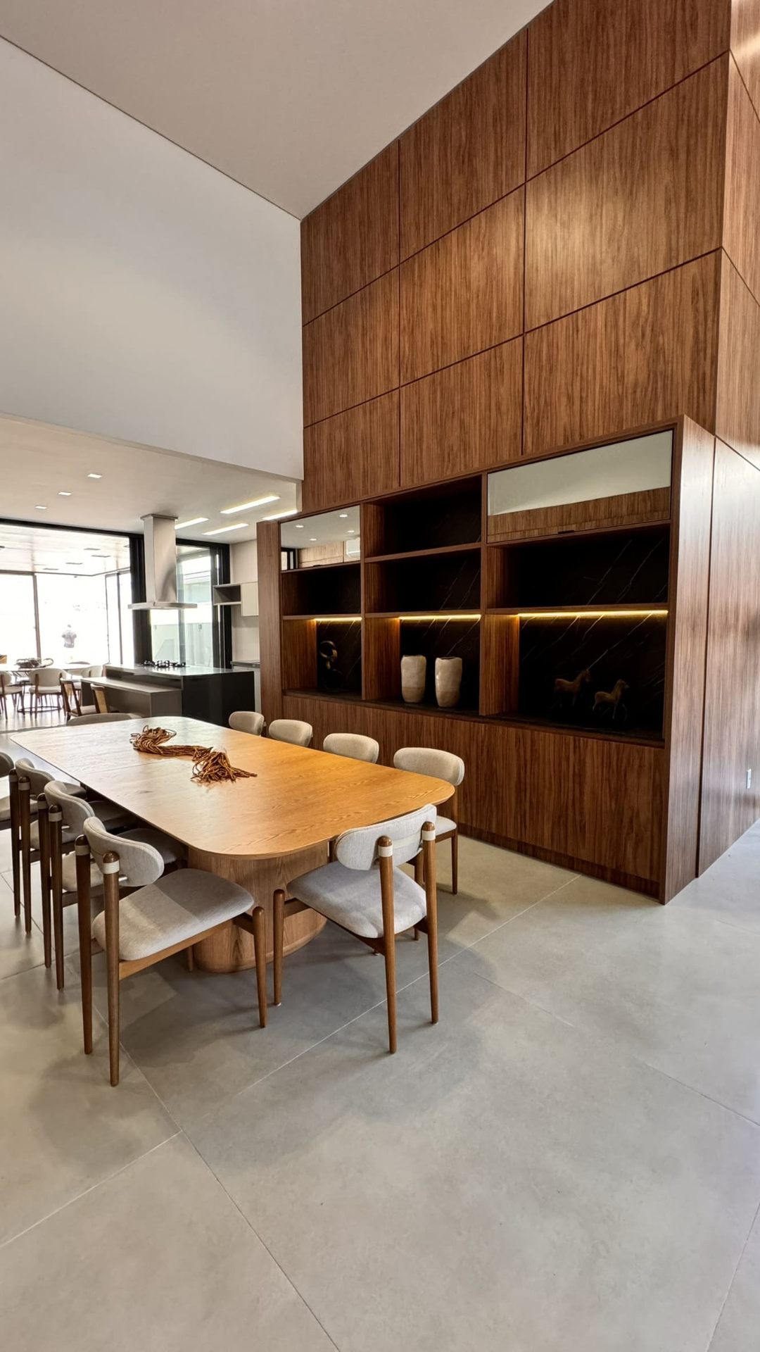 Sala de jantar com marcenaria planejada XMad