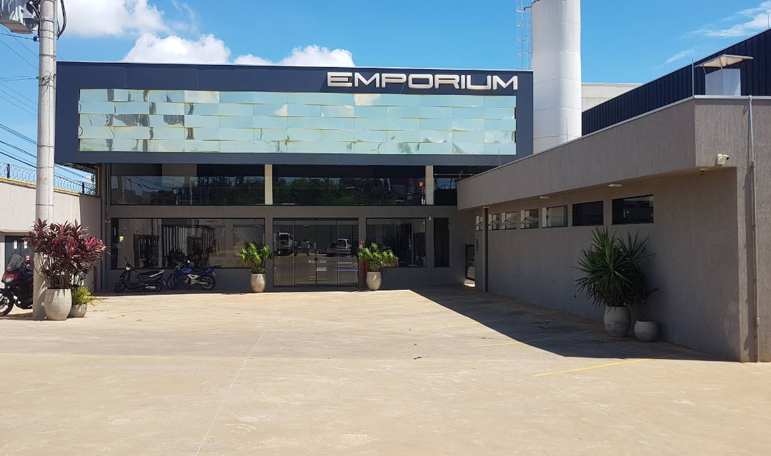 Fachada da Emporium Acrílicos em Bauru SP — fábrica própria de acrílico
